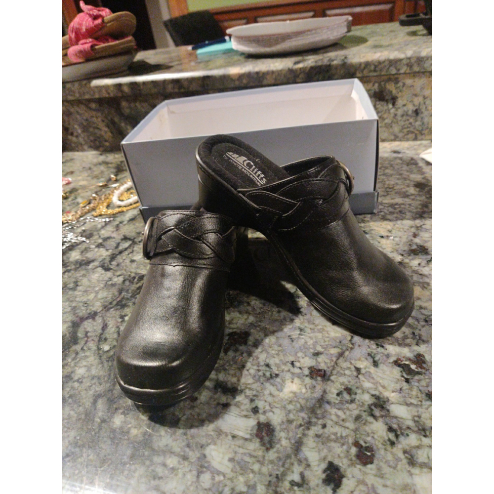 Cliffs By White Mountain Clogs Womens 6. 5 Black Faux Leather